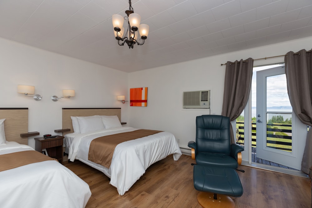 Room, 2 Double Beds and 1 Sofa Bed, balcony photo 3