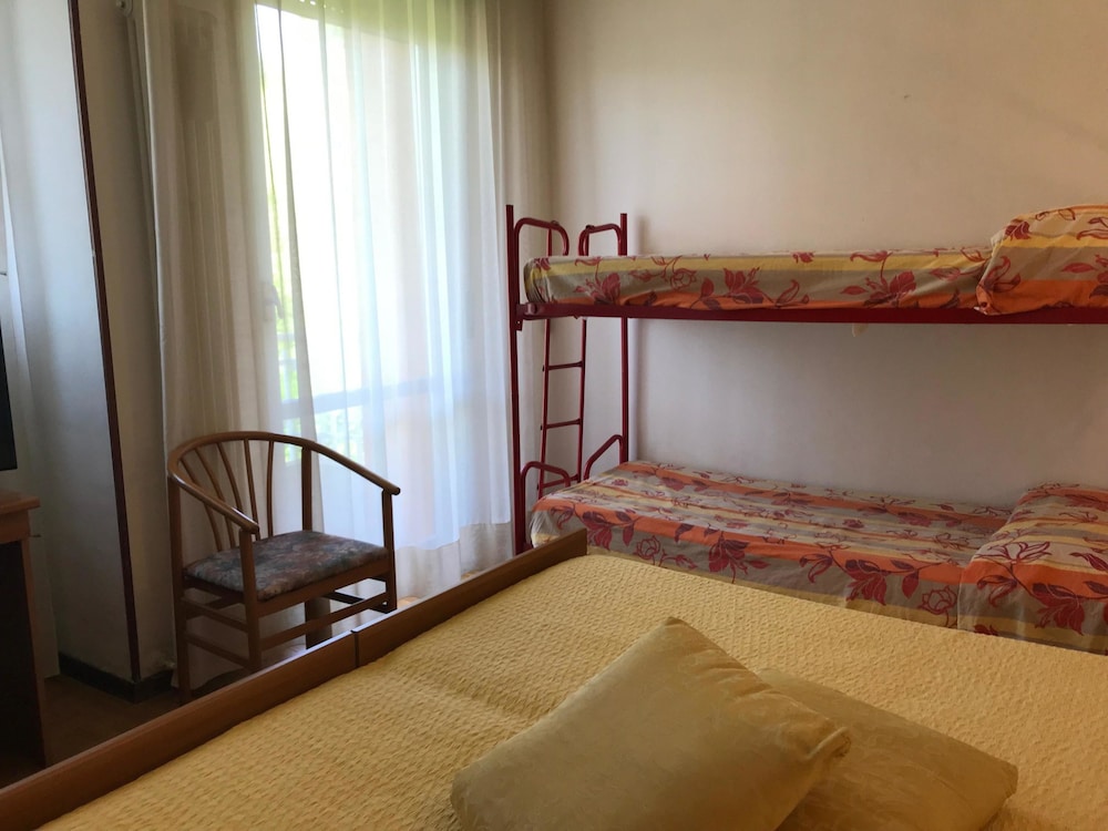 Quadruple Room, Hill View photo 1