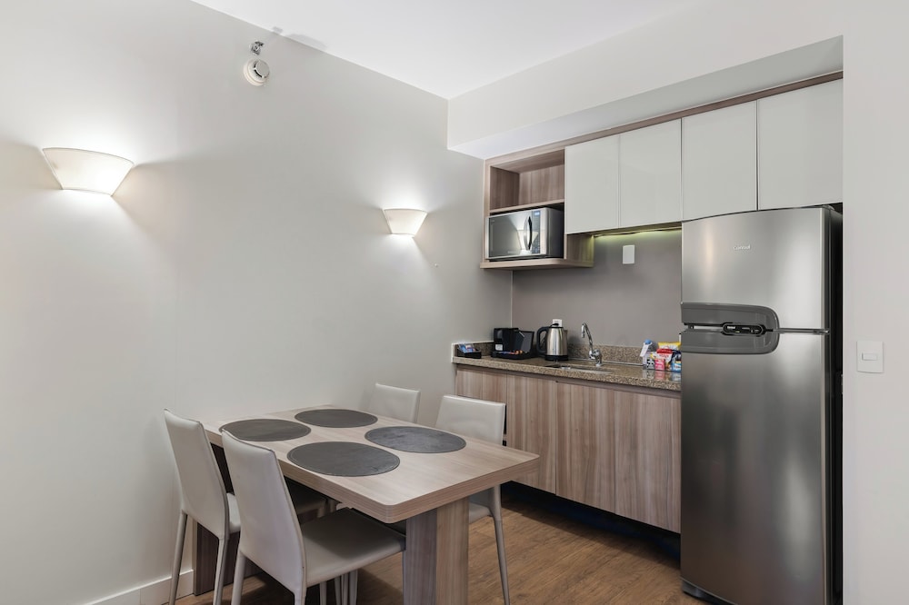 Suite, 2 Bedrooms, Kitchen (High Floor) - Photo 11