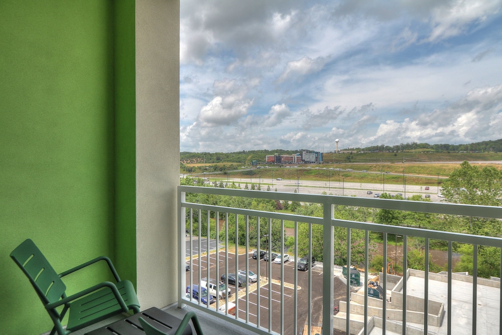 Premium Room, 1 King Bed, Balcony, River View (Top Floor) - Photo 11