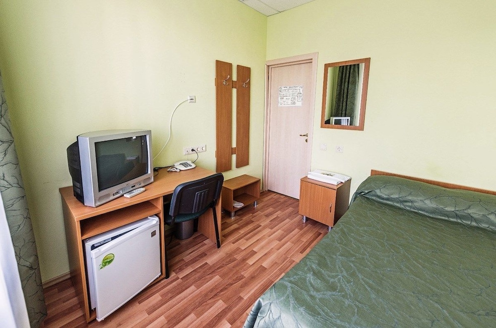 Basic Double Room, Shared Bathroom photo 1