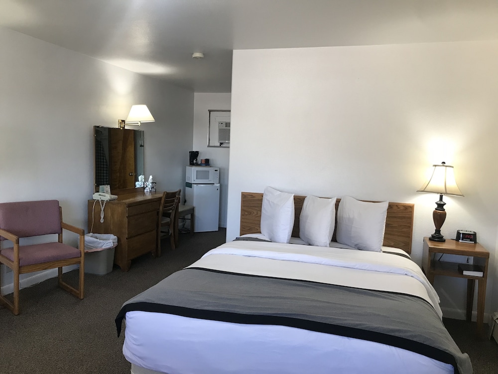 Standard Room, 1 King Bed photo 1