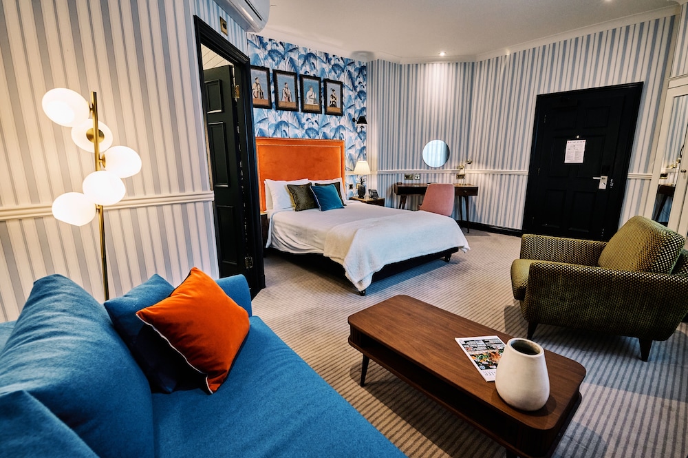 Deluxe Double Room, 1 King Bed with Sofa bed, Non Smoking photo 1