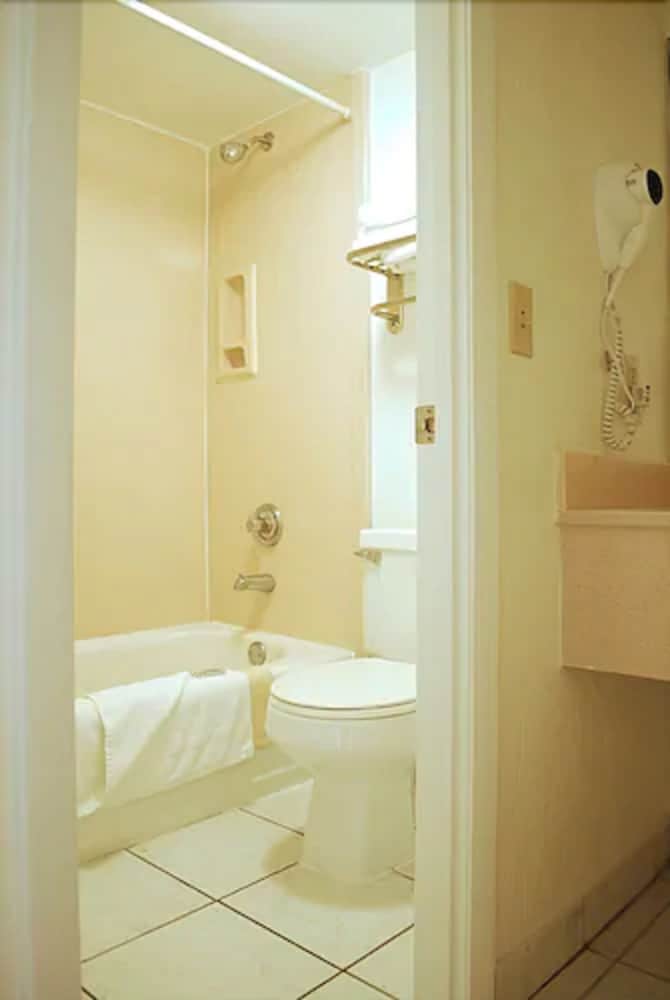Executive Studio Suite, 1 King Bed - Photo 5
