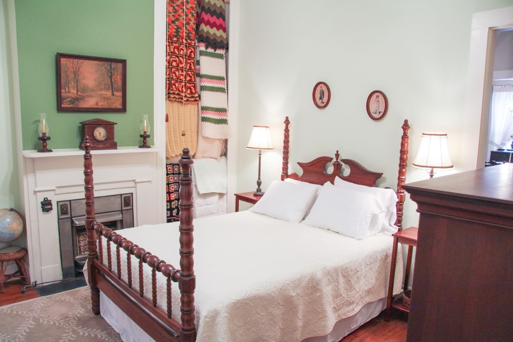 Deluxe Room, Private Bathroom (The Green Stateroom) photo 2