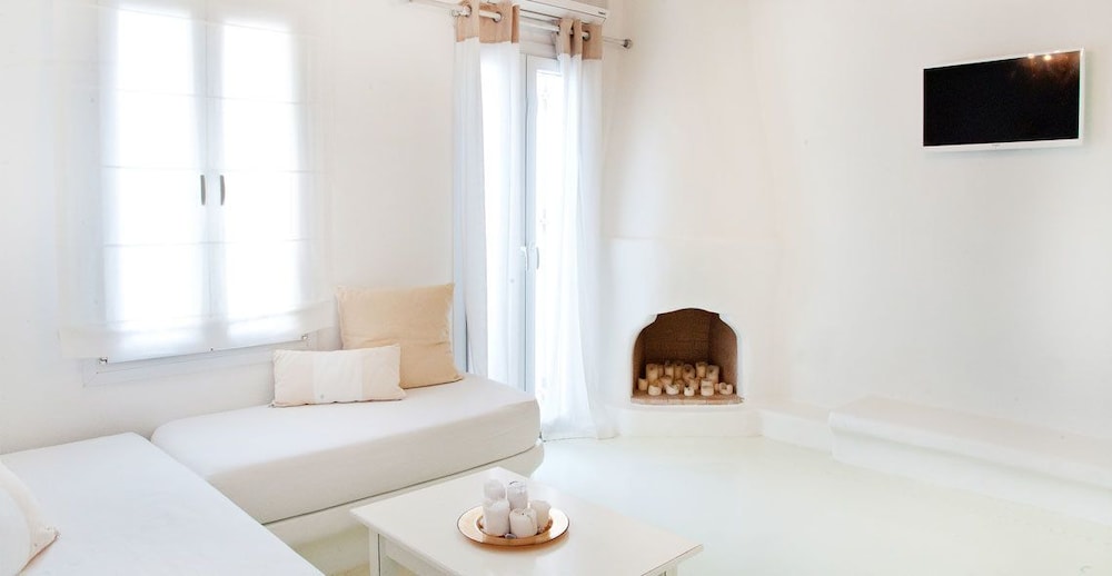 Deluxe Suite, Partial Sea View