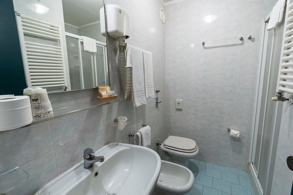 Double Room Single Use thumbnail 5