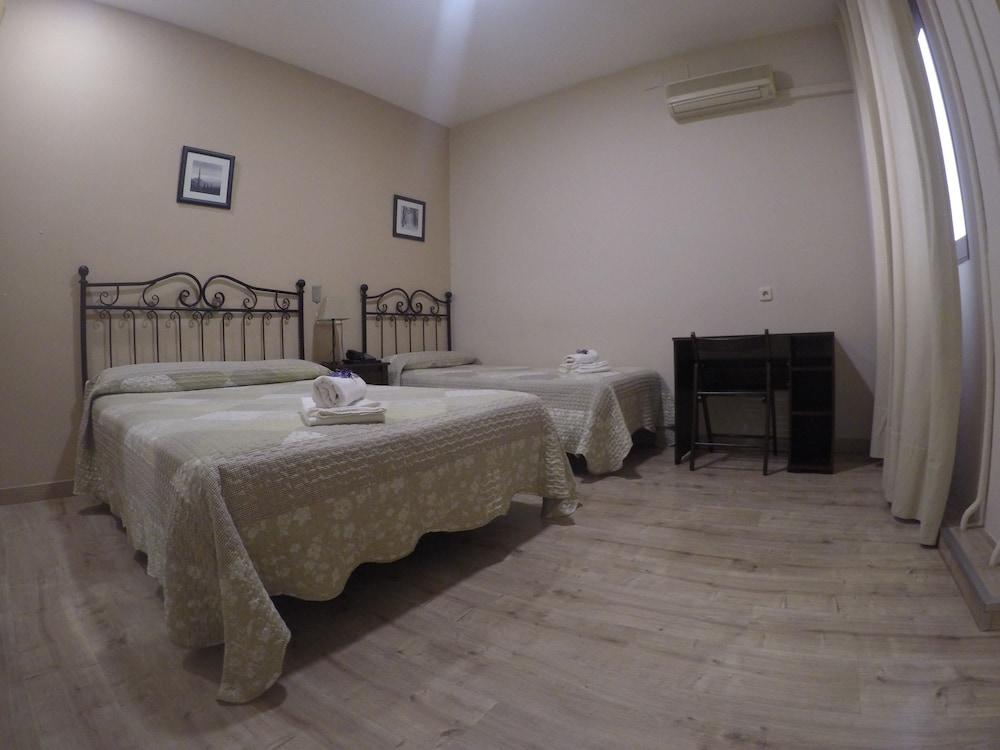 Triple Room, Private Bathroom - Photo 12