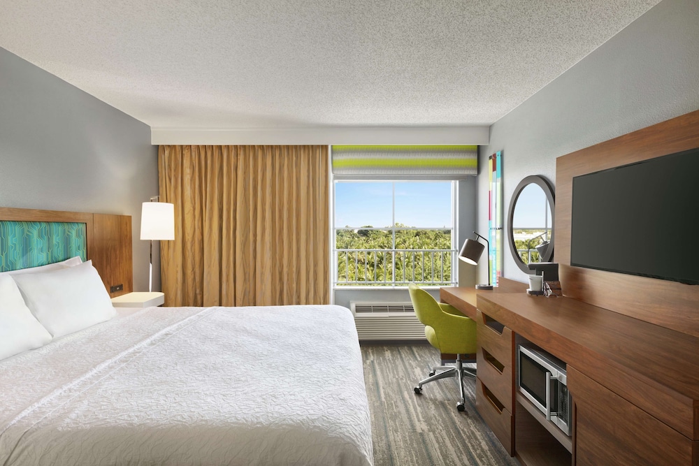 Room, 1 King Bed, Accessible - Photo 2