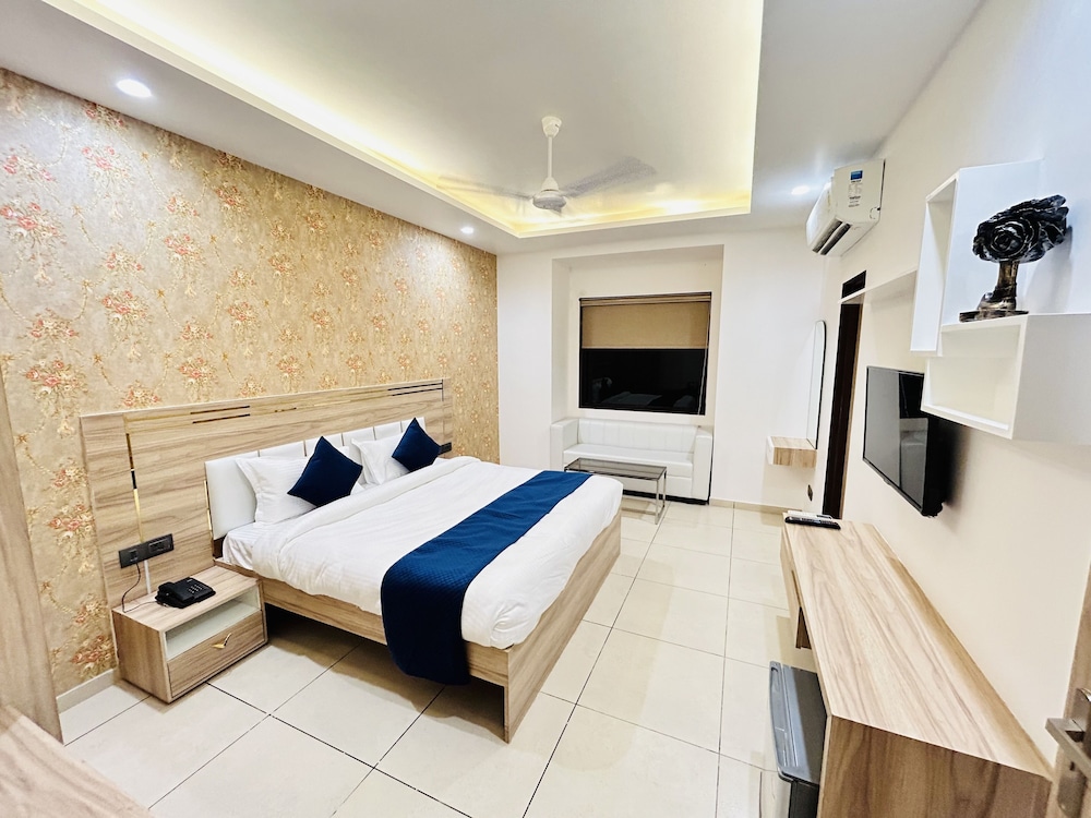 Deluxe Room - Photo 2