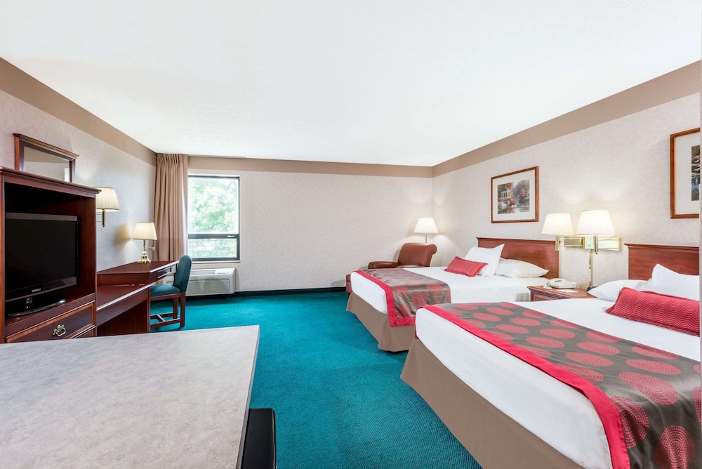 Suite, 2 Double Beds - Photo 2