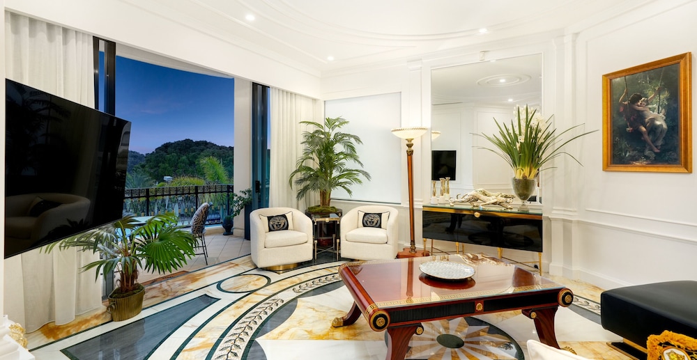 Executive Two Bedroom Condo (Rooftop)