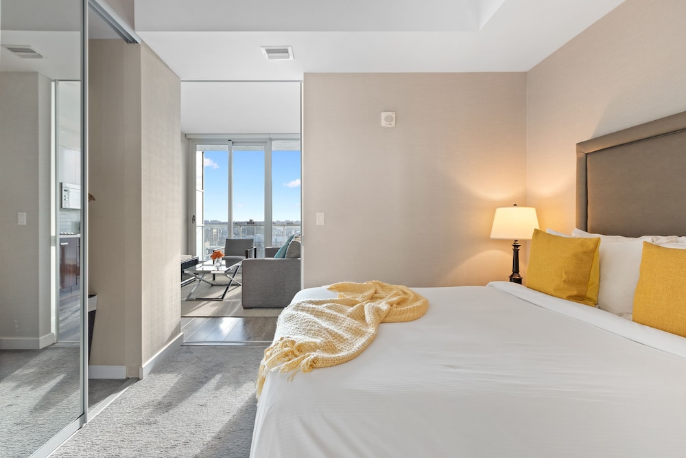 One Bedroom Queen Suite photo 2