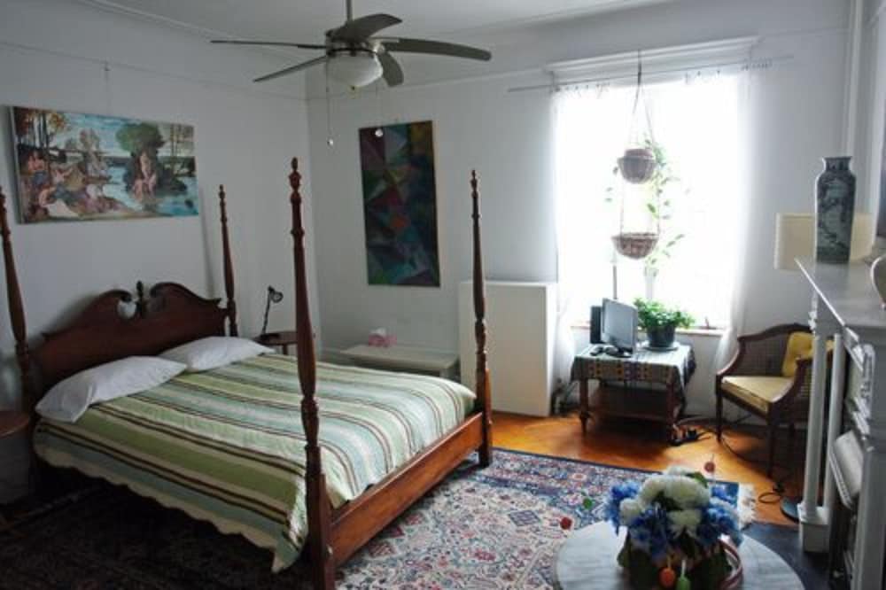 Classic Suite, 1 King Bed photo 3