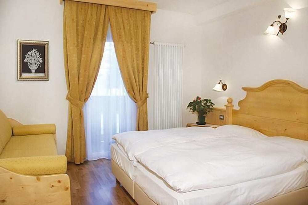 Classic Double or Twin Room photo 2