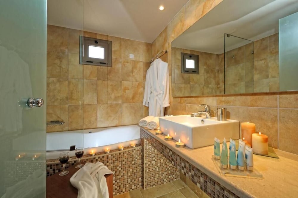 Two Bedrooms Villa with Private Pool and Sea View - Photo 9