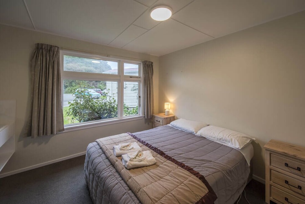 Standard Room, Shared Bathroom (Cottage Queen) photo 1