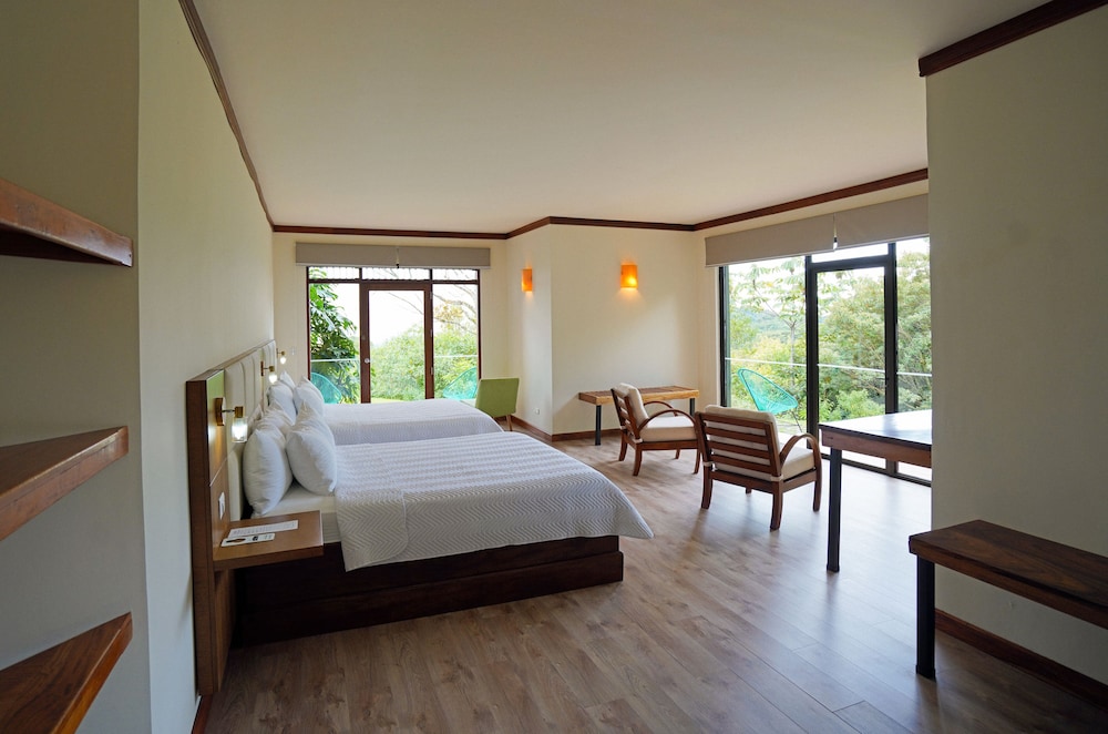 Deluxe Room, 2 Queen Beds photo 2