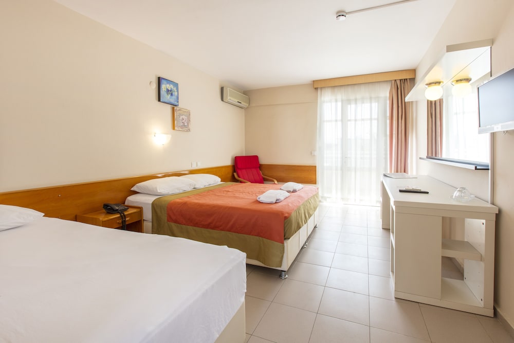Triple Room, Balcony, Garden View photo 1