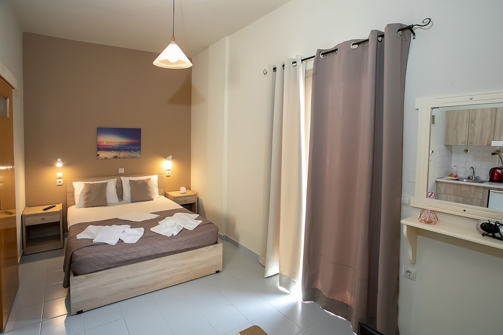 Standard Triple Room, 1 Bedroom, Kitchen, Ground Floor photo 2