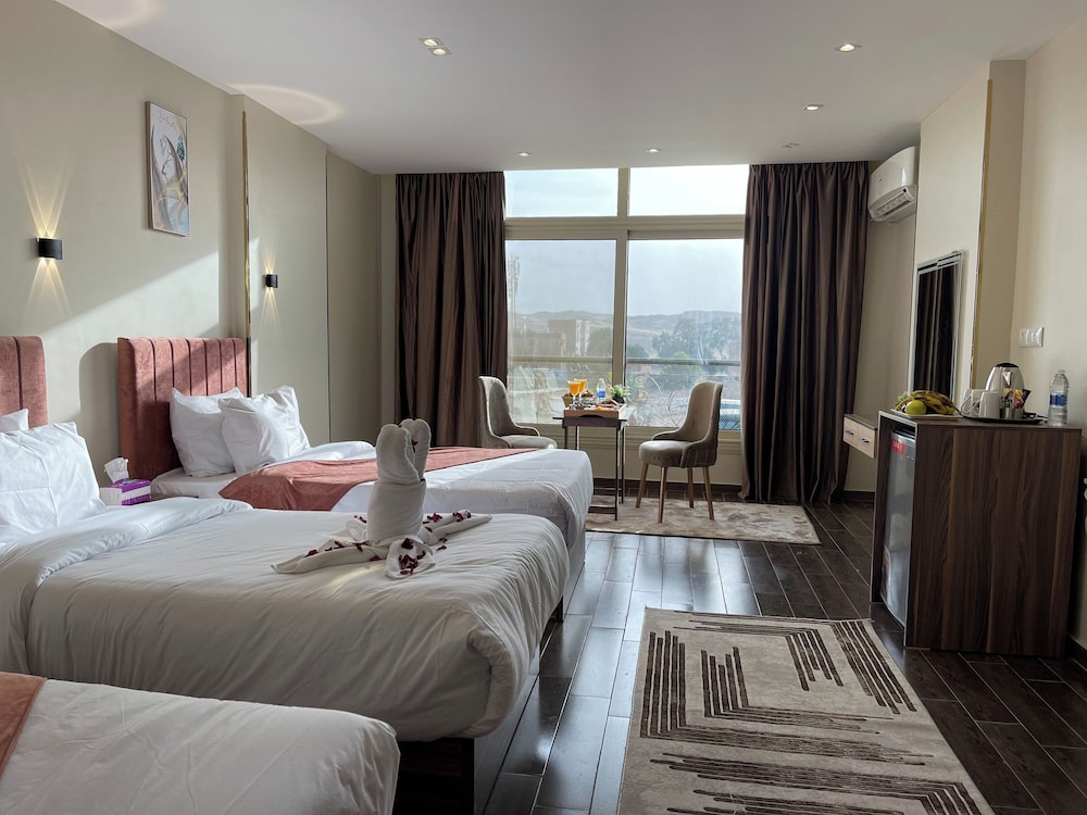 Luxury Suite, Balcony, City View photo 2
