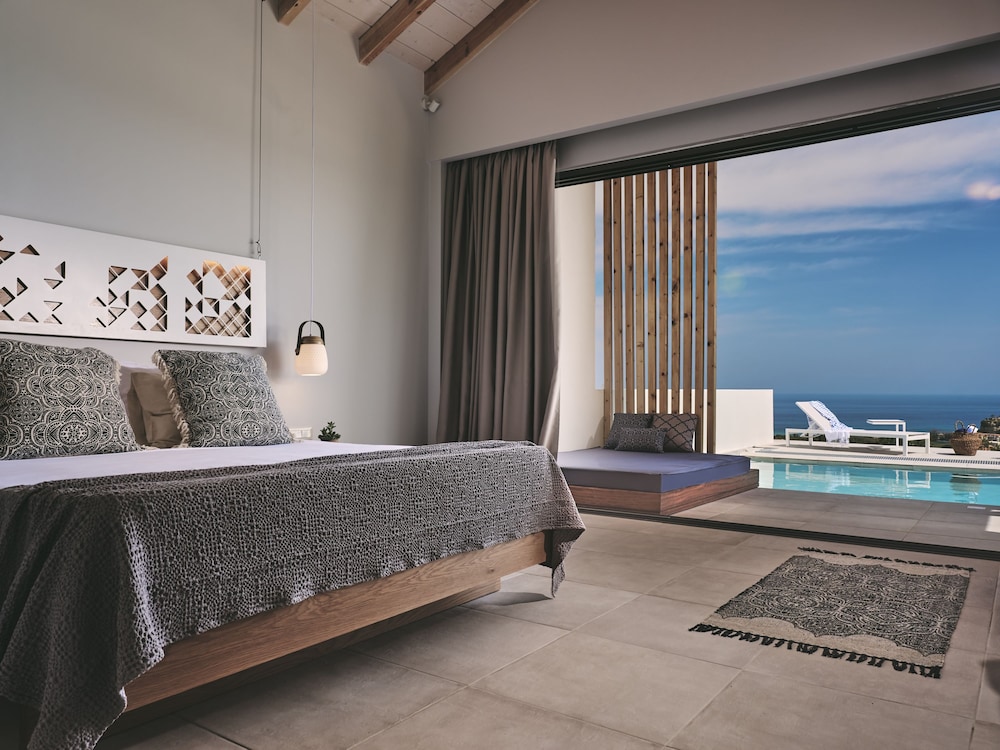 Deluxe Private Pool Suite with Sea View