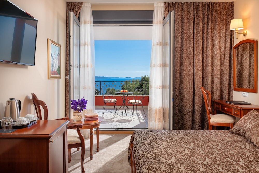Deluxe Room, Balcony