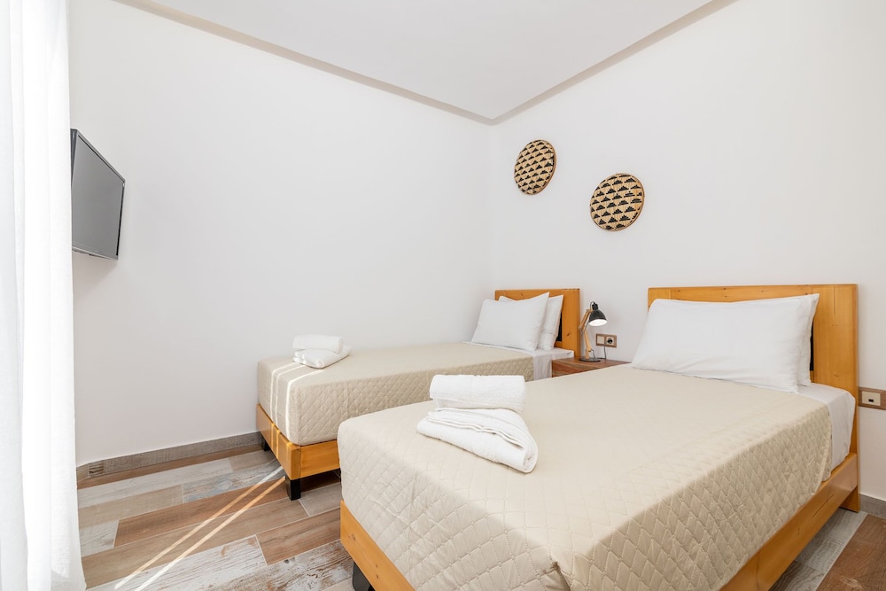Deluxe House, 2 Bedrooms, Partial Sea View (with Plunge Pool - Grey Villa)