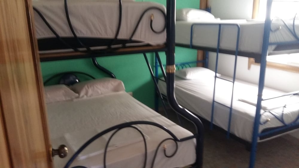 Grand Apartment, Multiple Beds, Shared Bathroom photo 2
