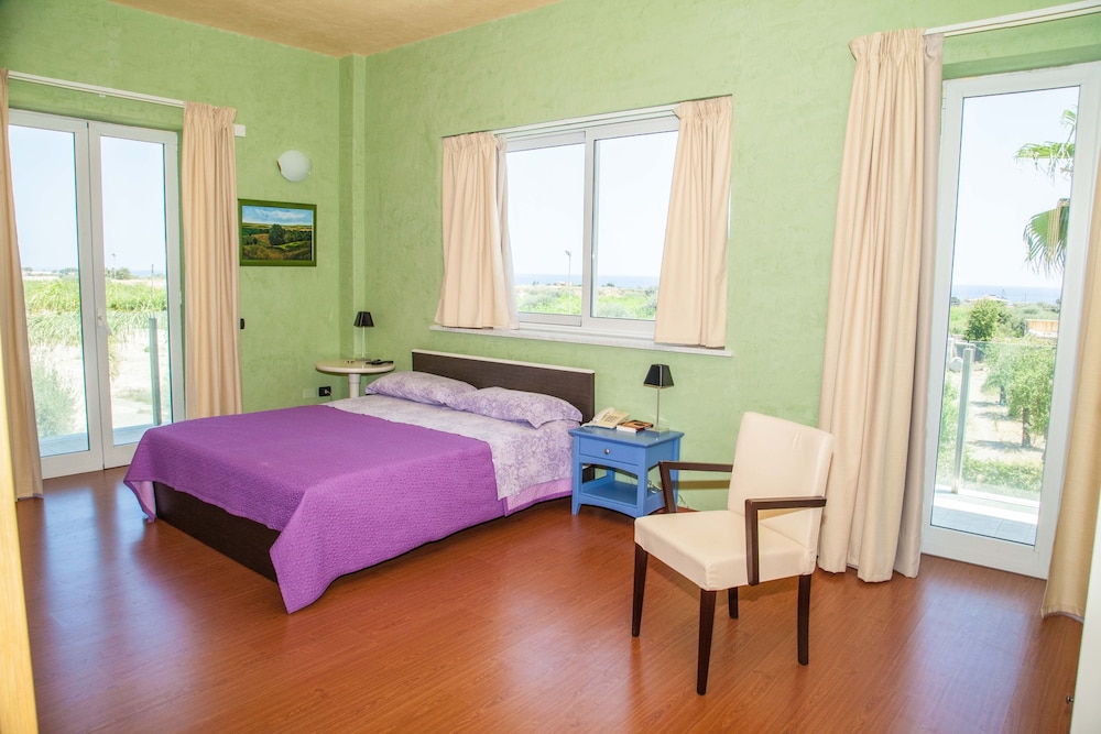 Standard Double or Twin Room photo 2