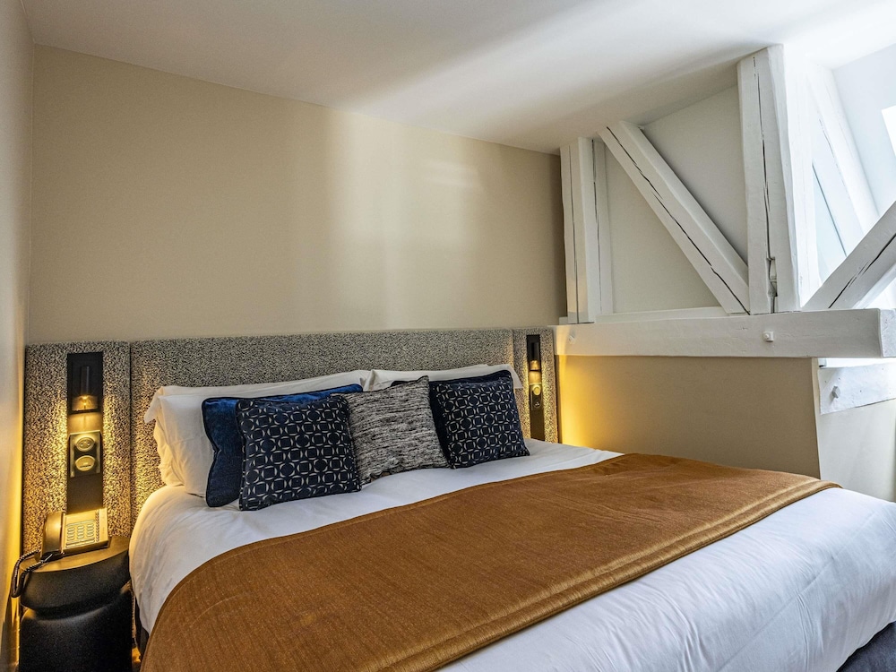 Suite, 1 Queen Bed - Photo 2