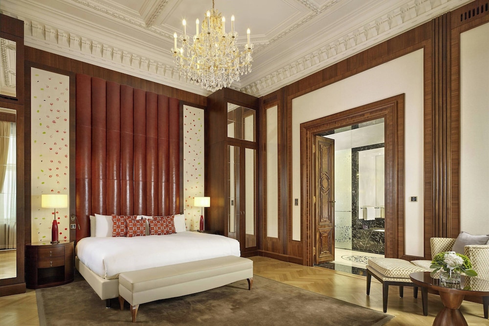 Presidential Suite, 2 Bedrooms, City View, Corner