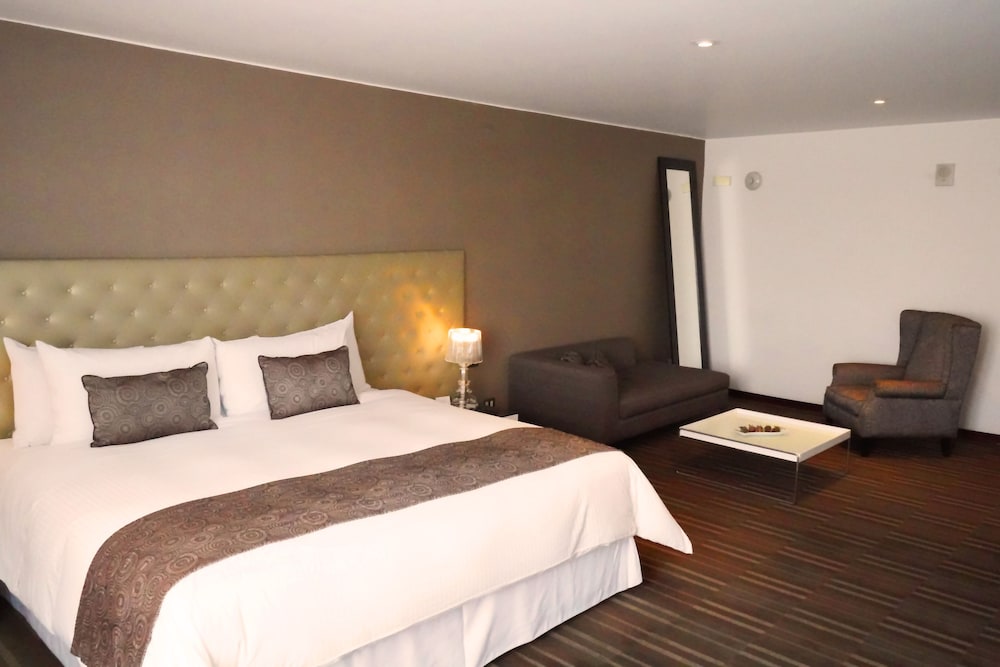 Junior Suite, 1 King Bed - Photo 2