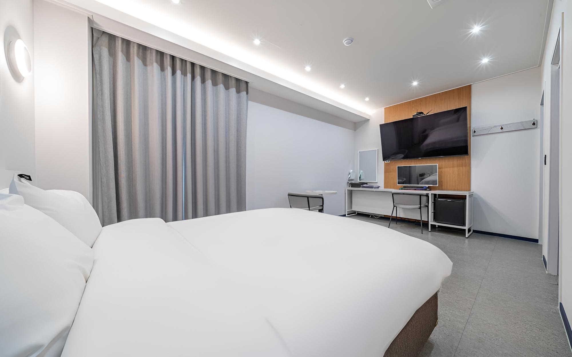 Room (Semi-Special Room (1PC/Netflix/Styler) - Photo 5