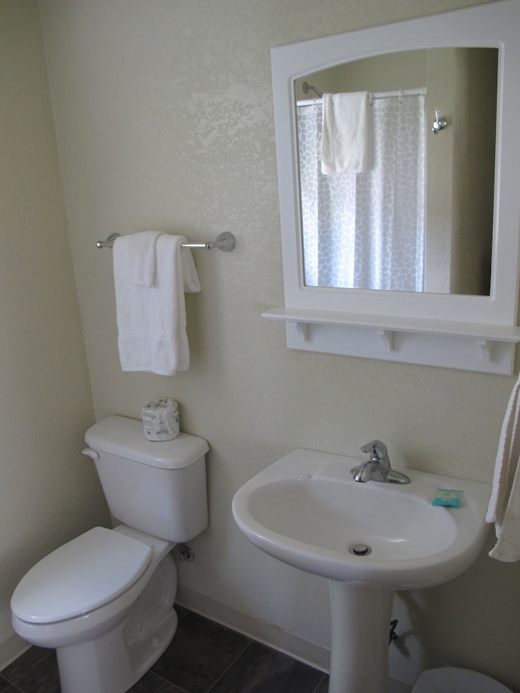 Standard Cottage, Multiple Beds, Non Smoking (Remodeled Cottages - 5 person max) photo 2