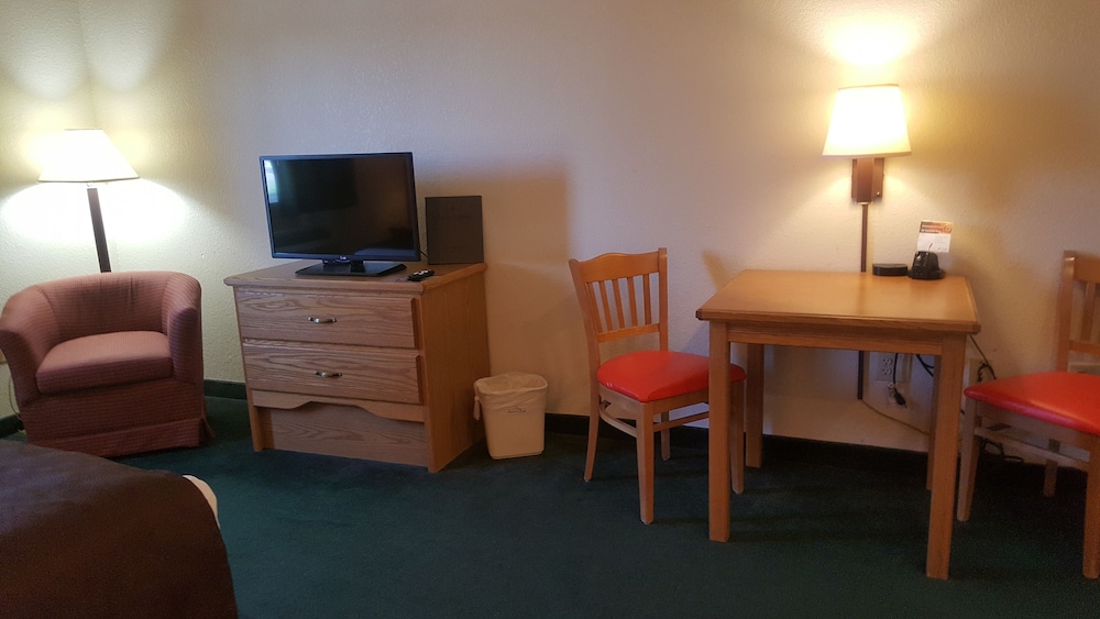 Room, 2 Queen Beds, Non Smoking - Photo 6