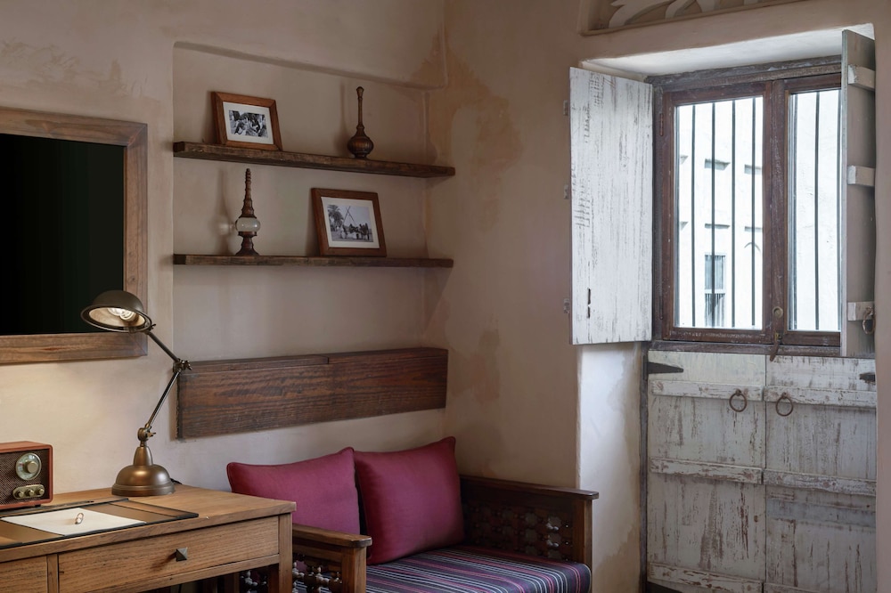 Room, 1 King Bed, Balcony (Heritage, Souq Balcony) photo 2