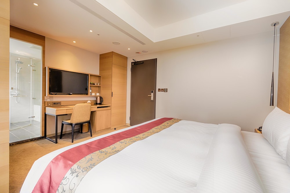 Superior Double Room, 1 King Bed, Bathtub photo 2