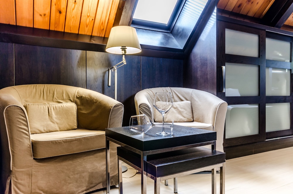 Suite - Photo 2