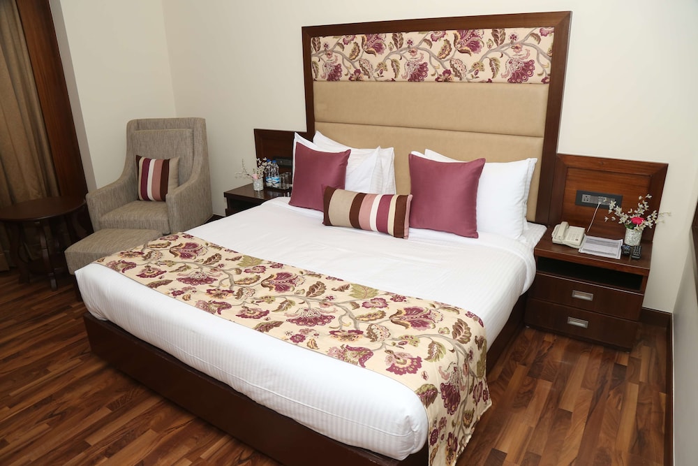 Superior Room, 1 King Bed, Non Smoking - Photo 1