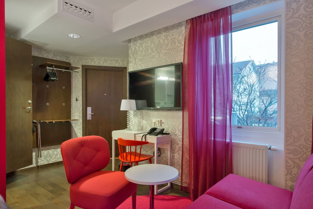 Superior Suite, 1 King Bed, Non Smoking