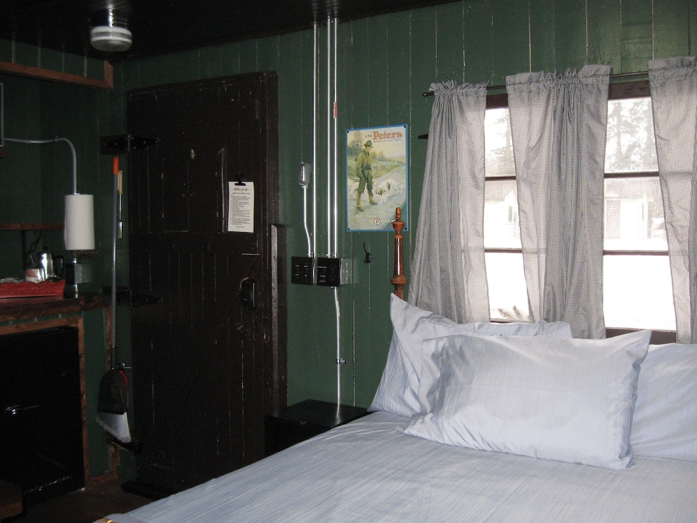 Cabin #5 The Ellie Mae photo 2