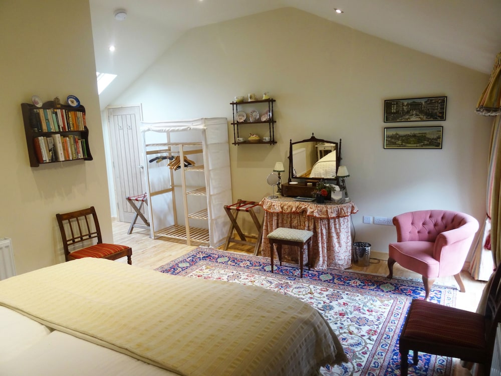 Double or Twin Room, Ensuite (Beaulieu) photo 3