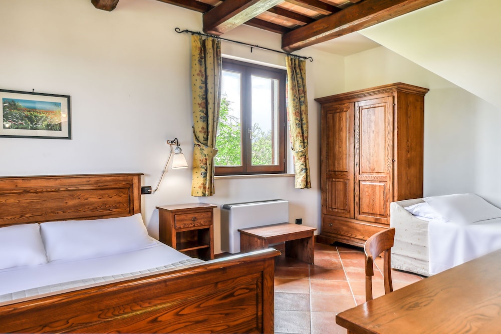 Standard Triple Room photo 3