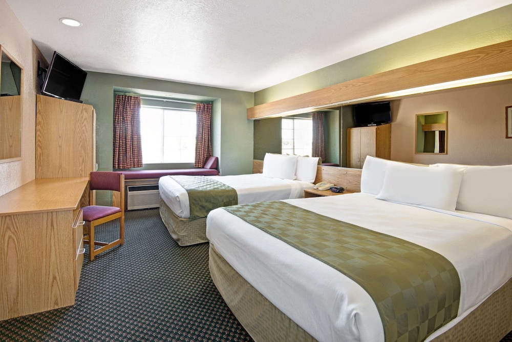 Room, 2 Queen Beds, Non Smoking - Photo 1