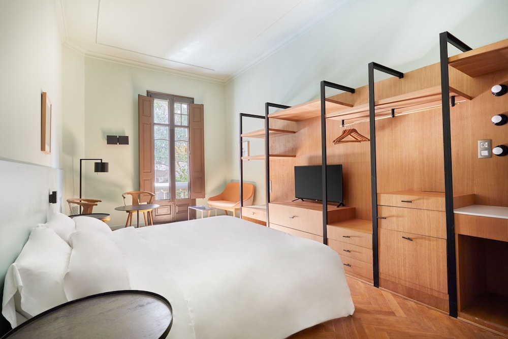 Room, 1 King Bed photo 2