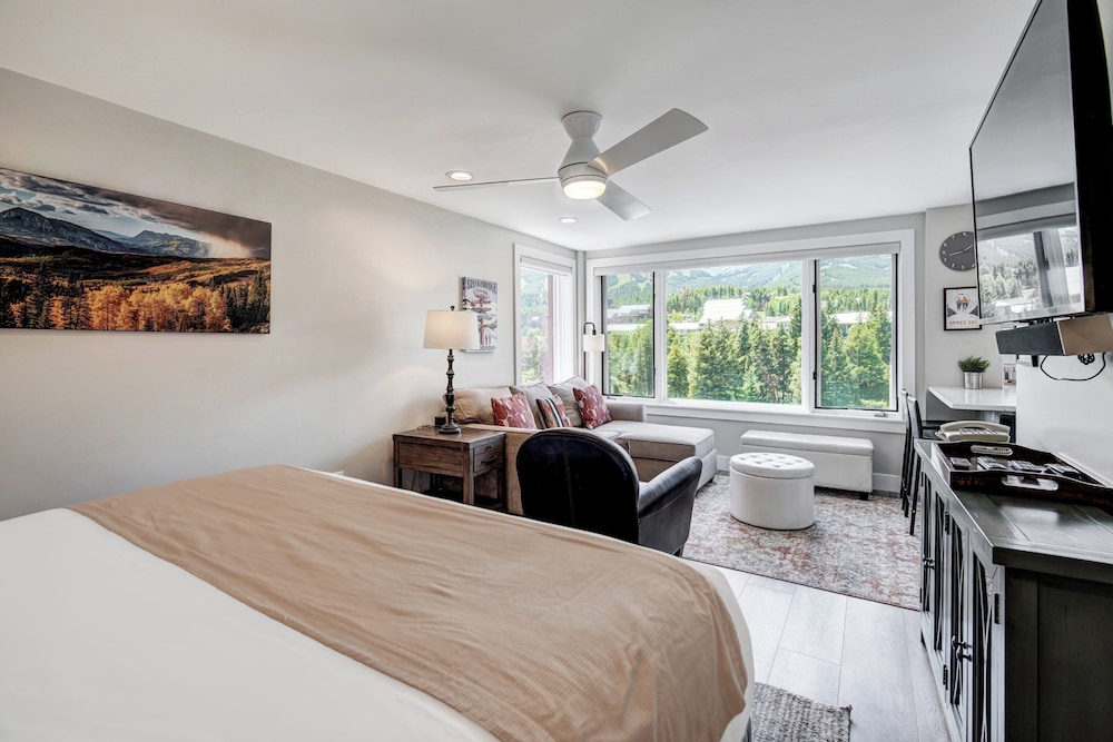 Premier Studio (Condominium) - Photo 5