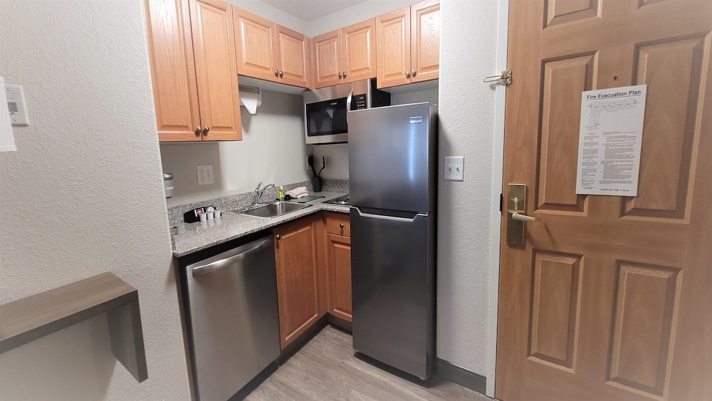 Suite, 2 Bedrooms, Kitchen - Photo 5