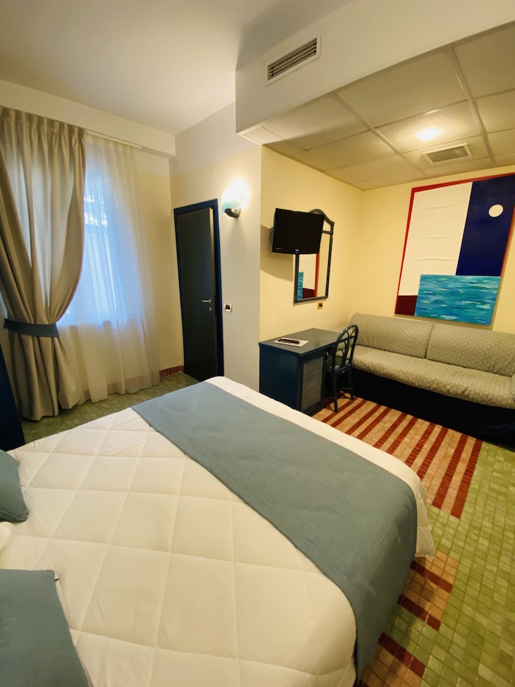 Double Room - Photo 3