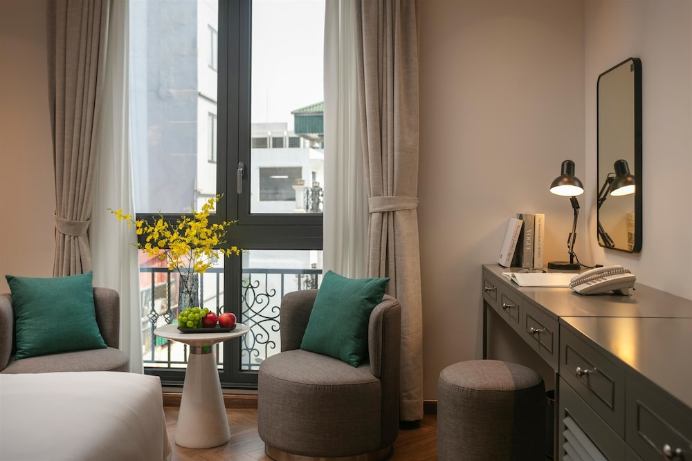 Premier Double city view room with bathtub